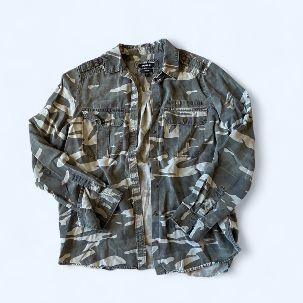 Banana republic tencel lyocell Camo button down boyfriend shirt Casual gorpcore